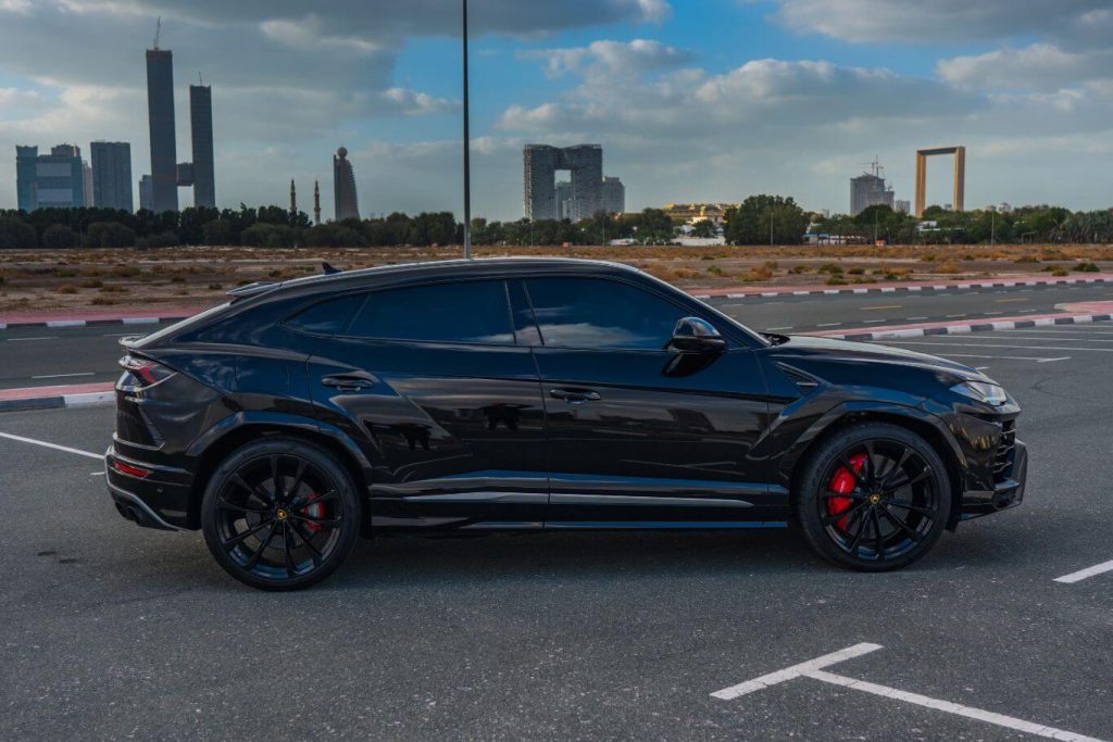 Lamborghini Urus черный матовый